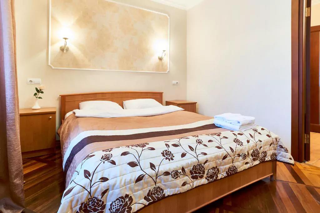 Home Hotel Apartments On Kontraktova Ploshcha Kiev Dış mekan fotoğraf